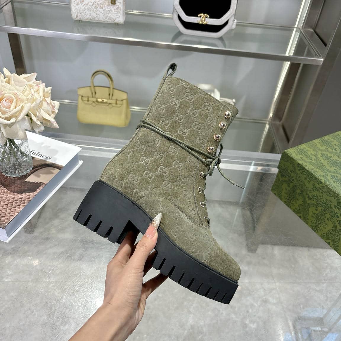 0016 Boots